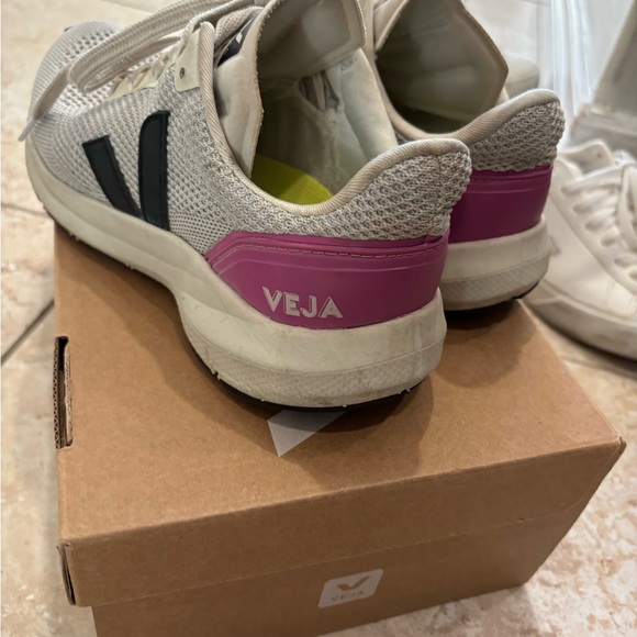 Veja Marlin V-knit running shoes - Picture 3 of 5
